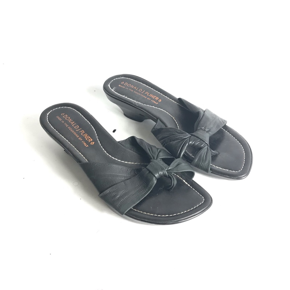Donald J Pliner size 9.5 M black sandals